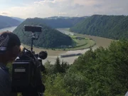 Kameramann Rüdiger Kortz am Donauabschnitt Schlögener Schlinge in Oberösterreich.