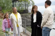 Sonja (Lilly Menke, 2.v.r.) und Jakob (Max König, r.) verstehen sich gut und da es Tammi (Charlotte König, l.) bei Mechthild (Diana Körner, 2.v.l.) auch gefällt, wollen sie in Kontakt bleiben.; ARD WAPO BODENSEE FOLGE 85, "Unsichtbarer Feind", am Dienstag (15.10.24) um 18:50 Uhr im ERSTEN. Sonja (Lilly Menke, 2.v.r.) und Jakob (Max König, r.) verstehen sich gut und da es Tammi (Charlotte König, l.) bei Mechthild (Diana Körner, 2.v.l.) auch gefällt, wollen sie in Kontakt bleiben. © ARD/Laurent Trümper, honorarfrei - Verwendung gemäß der AGB im engen inhaltlichen, redaktionellen Zusammenhang mit genannter ARD-Sendung bei Nennung "Bild: ARD/Laurent Trümper" (S2). ARD-Programmdirektion/Bildredaktion, pressefoto.daserste@ard.de