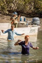 (v.li.): Ioan Gruffudd (Dr. Daniel Harrow), Lynette Curran (Millicent Bruce), Mirrah Foulkes (Soroya Dass).