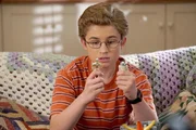 Adam Goldberg (Sean Giambrone).