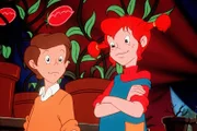 Auf der Blumenausstellung erleben Pippi, Tommy (l.) und die anderen Anwesenden, daß es sich bei den ungewöhnlichen Pflanzen von Pippi (r.) um Kannibalen-Blumen handelt.