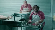 Die Pathologen (Bernd Thiele, li. und Heiko Pinkowski) bei der Arbeit.