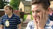 Claudia kann einfach nicht glauben, dass im Bungalow ihrer Eltern Müll liegen soll...