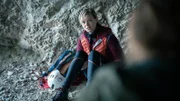 Valentina (Marie-Luise Stockinger) in der Höhle am Muttstein.