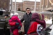 Armand Gamache (Alfred Molina, Mitte)