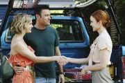 Bree (Marcia Cross, r.) ist schockiert, als sie erfährt, dass Keith (Brian Austin Green, M.) in einer festen Beziehung mit Stephanie (Annie Little, l.) ist ...