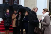 (v.l.n.r.) Theresa (Ines Lutz); Charlotte (Mona Seefried); Julius (Michele Oliveri); Rosalie (Natalie Alison); Michael (Erich Altenkopf); Gitti (Kathleen Fiedler)