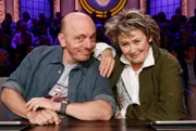 Rateteam-Kapitän Bernhard Hoëcker (li.) mit der Sängerin Gitte Hænning (re.).