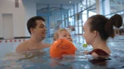Auch wenn der Alltag die beiden vor viele Herausforderungen stellt, wissen sie sich immer zu helfen. Sie leben ein glückliches und erfülltes Familienleben und freuen sich auf Kind Nummer zwei.