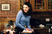 Ausgerechnet am Elternabend trifft Lorelei (Lauren Graham) eine Entscheidung, die für Rory einige Unannehmlichkeiten an der Schule bedeuten ...