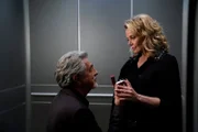 David Rossi (Joe Mantegna, l.); Krystall Richards (Gail O'Grady, r.)