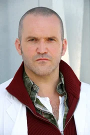 Martin Weinek (Stefan Hilbinger).