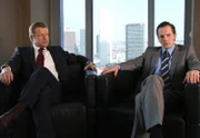 Markus (Roland Koch) hat eine ernste Unterredung mit seinem Sohn Frank (Johannes Zirner).
