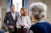 Christoph (Dieter Bach, l.) ist fassungslos, weil Hildegard (Antje Hagen, r. mit Daniela Kiefer, M.) die Begegnung mit Tom so lange verschwiegen hat.