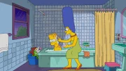 Nachdem Rektor Skinner Bart (l.) einen fiesen Streich gespielt hat, sinnt dieser auf Rache. Noch ahnt Marge (r.) nicht, welche weite Kreise das Ganze noch ziehen wird ..