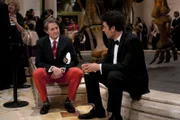 Ted (Josh Radnor, r.) und seine Freunde sind zu einem festlichen Empfang im Naturkundemuseum von New York eingeladen. Dabei trifft Ted auf Zoey und ihrem Mann (Kyle MacLachlan, l.) und lernt eine ganz neue Seite von ihr kennen ...