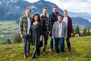 Der Bergdoktor
Staffel 14
Folge 15
Timon Ballenberger als Robert, Ronja Forcher als Lilli Gruber, Heiko Ruprecht als Hans Gruber, Hans Sigl als Bergdoktor Dr. Martin Gruber, Monika Baumgartner als Lisbeth Gruber, Ines Lutz als Anne Meierling
SRF/ZDF/Erika Hauri