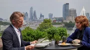 Christie kehrt zurück nach London, nachdem Ruth ihn darum gebeten hat.