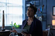 Karen Robinson als Inspector Vivienne Holness