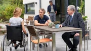 Im Gespräch mit dem Staatsanwalt, l-r: Nina Gnädig als Vanja Resch, Stefan Rudolf als Micha Haustedt, Max Hemmersdorfer als Oberkommissar Max Fischer, Rainer Hunold als Oberstaatsanwalt Bernd Reuther
