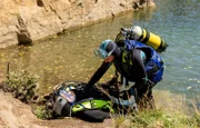 Marlene Steffens (Mathilde Bundschuh) und Juri Waller (Maximilian Klas) sind wissenschaftlicher Mitarbeiter am Institut für Unterwasserarchäologie und das Thema ihrer Doktorarbeit soll ein Teil von Napoleons Kriegskasse werden. Um diese zu finden, tauchen sie in einem Steinbruch nahe Leipzig. Doch plötzlich schießt Juri viel zu schnell an die Wasseroberfläche.