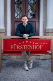 Tim Borys (Julian Specht).