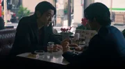 Der Journalist Jun „Trendy“ Shinohara (Takaki Uda) trifft sich mit seinem Liebhaber Jason Aoki (Aoi Takeya), der ihn mit Insiderinformationen aus der US-Botschaft versorgt.