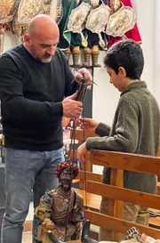 Über 40 Marionetten besitzt Antonio. Jede hat ihren eigenen Charakter. Zwei davon hat er selbst entworfen und bauen lassen.