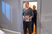 Christoph (Dieter Bach) ist tief deprimiert, als er in seiner Zelle eingeschlossen wird.