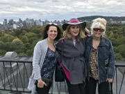 Reiseleiterin Maika Wüscher unternimmt mit Künstlerin Gloria Gray und ihrer Freundin Michelle einen Ausflug durch Glorias "zweite Heimat" Montreal.