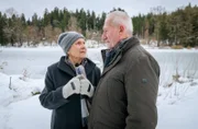 Hildegard (Antje Hagen, l. mit Sepp Schauer, r.) will die Hoffnung, dass Tom doch noch zur Vernunft kommt, noch nicht so schnell aufgeben.