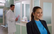 Dr. Philipp Brentano (Thomas Koch), der seiner Frau Arzu (Arzu Bazman) eigentlich versprochen hat, am Abend zu einem Elternabend zu gehen, hat ihr nun doch abgesagt, da er einen Dienst übernehmen müsse. Er wundert sich, dass Arzu so entspannt darauf reagiert, vor allem, weil er getrickst hat.