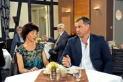 Merle (Anja Franke, l.) und Torben (Joachim Krezter, r.) fürchten um die Freundschaft von Carla und Gunter.