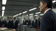Detective Katagiri (Ken Watanabe) sucht den Verräter.