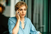 Birgit (Verena Altenberger) erfährt von dem Unfall.