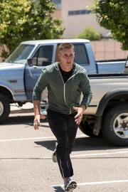 Dr. Drew Alister (Brendan Fehr)