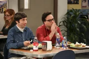 Die ganze Welt scheint Kopf zu stehen. Wie werden Howard (Simon Helberg) und Leonard (Johnny Galecki) mit den Veränderungen zurechtkommen?