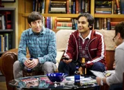 Während Howard (Simon Helberg) ein Geheimnis von Sheldon lüftet, wird Raj (Kunal Nayyar) von Bernadette beauftragt, zu recherchieren, ob ihr Job gefährdet ist ...