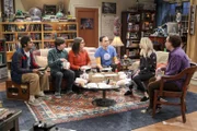 Noch ist bei den Freunden alles in Ordnung, doch schon bald sorgen ein paar kleine Experimente für Unstimmigkeiten zwischen Raj, Howard, Amy, Sheldon, Penny und Leonard.