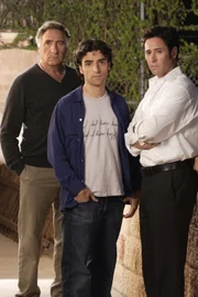 (1. Staffel) - Menschen lügen - Zahlen nicht: Das müssen Alan (Judd Hirsch, l.), Don (Rob Morrow, r.) und Charlie (David Krumholtz, M.) immer wieder feststellen ...