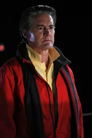 Ted nimmt das Angebot von Captain (Kyle MacLachlan) an, mit ihm auf seiner Yacht einen kleinen Abendtörn zu unternehmen - mit überraschenden Folgen ...
