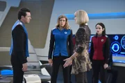 Erkennen Ed (Seth MacFarlane, l.), Kelly (Adrianne Palicki, 2.v.l.) und Alara (Halston Sage, r.) zu spät, wer Pria (Charlize Theron, 2.v.r.) wirklich ist und was ihre Absichten sind?