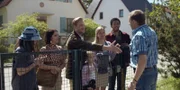 Zwei Familien bewerben sich um eine Doppelhaushälfte. Andi Knuppe (Milan Peschel, r.) lädt zur Hausbesichtigung.