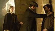 Alicia Alarcón (Amaia Salamanca, l.) und Julio Olmedo (Yon González, m.)