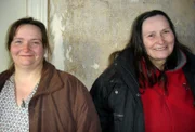 Sabine und Tochter Evelyn sind echte Lebenskünstlerinnen. Obwohl beide nur über wenig Geld verfügen, haben sie es geschafft, sich ein eigenes Haus zu kaufen.