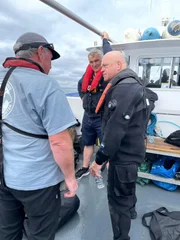 Ross Kemp (r.)