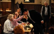 Mike versucht als Rhett Butler die weibliche Jury zu bezirzen. Von links: Martin Kirchleitner (Hermann Giefer), Rosi Brunner (Brigitte Walbrun), Hubert Kirchleitner (Bernhard Ulrich) und Mike Preissinger (Harry Blank).
