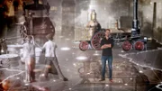 Mirko Drotschmann vor einem Symbol der Industriellen Revolution, die das Leben der Menschen stark verändert hat.