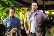 Steve (Alex O'Loughlin, r.) und Danny (Scott Caan, l.)