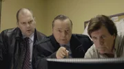 Detective Jeremey Winters (l.); Captain Roger Cox (M.)